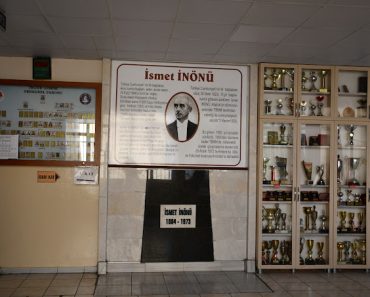 İnönü Anadolu Lisesi